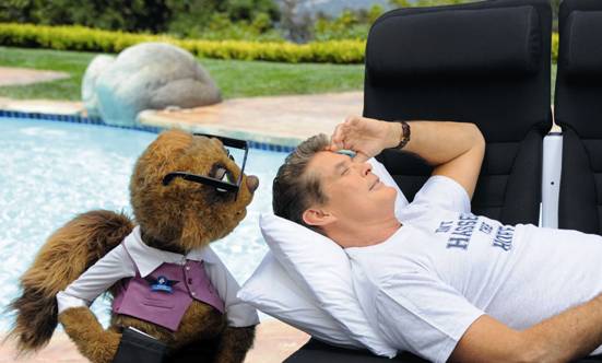 David Hasselhoff lounged around with Rico on the Air New Zealand Skycouch